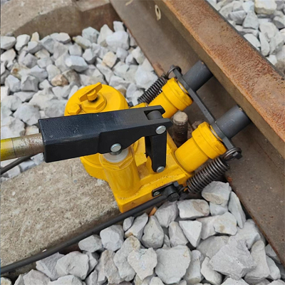 GJT-98 型液压轨距调整器