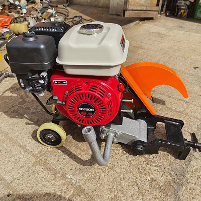 NQG-6.5型内燃锯轨机