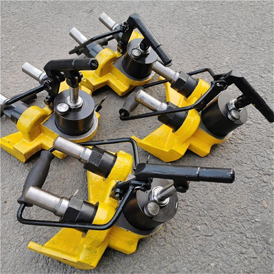 GJT-98 型液压轨距调整器